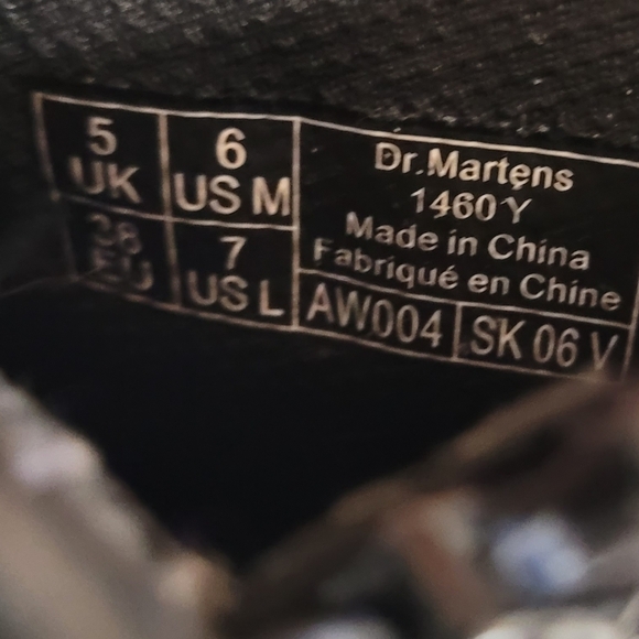 Dr. Martens Black Patent Leather Combat Boots Womens Size 7 Goth Emo Scene 1460Y - Picture 8 of 8